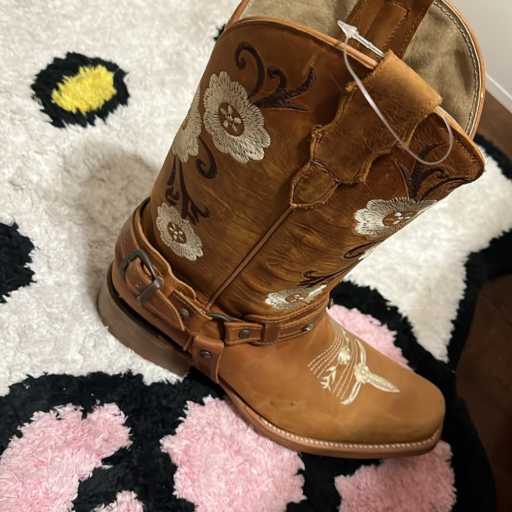 Cowgirl boots size 7